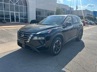 Used 2024 Nissan Rogue SV w/ SV Premium Package image 1