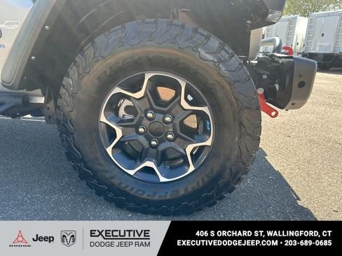 Used 2023 Jeep Wrangler Unlimited Rubicon 4xe w/ Cold Weather Group AWD/4WD image 13
