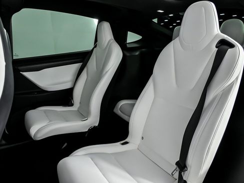 Used 2018 Tesla Model X 75D image 23