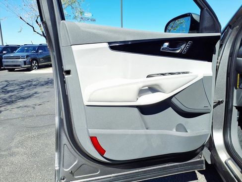 Used 2016 Kia Sorento SX image 21