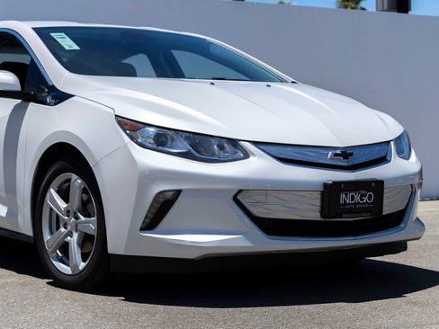 Used 2018 Chevrolet Volt LT FWD image 3