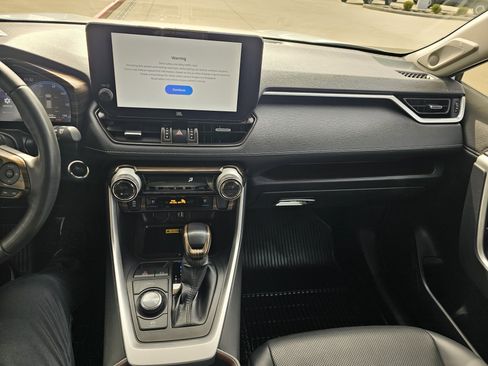 Used 2023 Toyota RAV4 Limited image 20