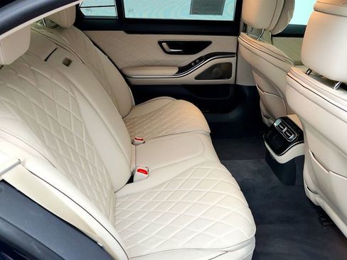 Used 2024 Mercedes-Benz S 580e 4MATIC Sedan w/ AMG Line image 23