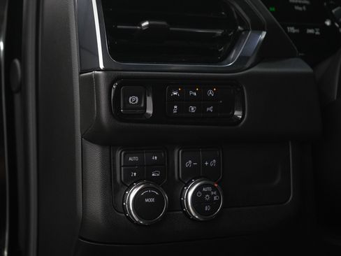 Used 2025 GMC Yukon XL Denali AWD/4WD image 25