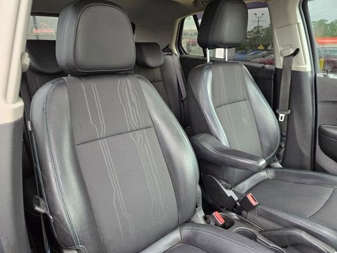 Used 2016 Chevrolet Trax LT w/ LT Sun and Sound Package AWD/4WD image 39