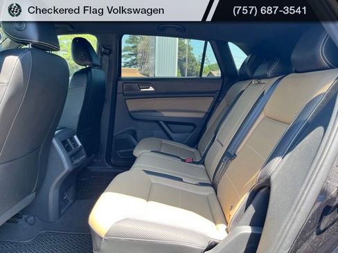 Used 2022 Volkswagen Atlas Cross Sport SE FWD image 25