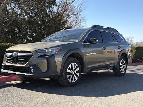 Used 2025 Subaru Outback Premium image 10