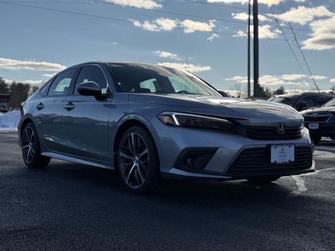 Used 2022 Honda Civic Touring image 3