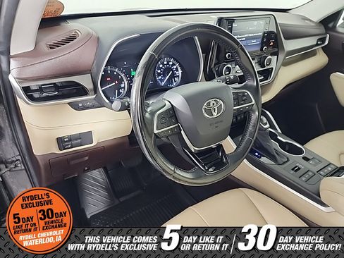 Used 2021 Toyota Highlander XLE image 20