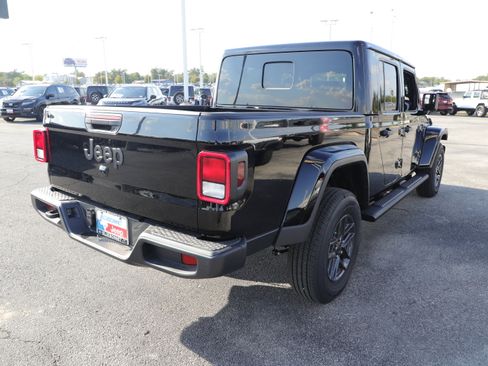 New 2025 Jeep Gladiator Sport image 6