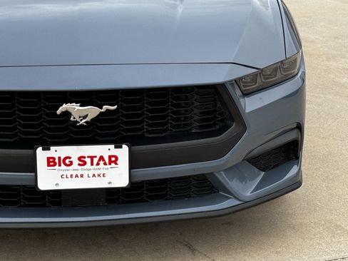 Used 2025 Ford Mustang Coupe RWD image 5
