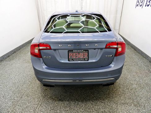 Used 2017 Volvo S60 T5 Inscription image 5