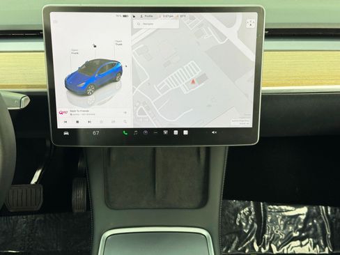 Used 2022 Tesla Model Y Long Range image 21