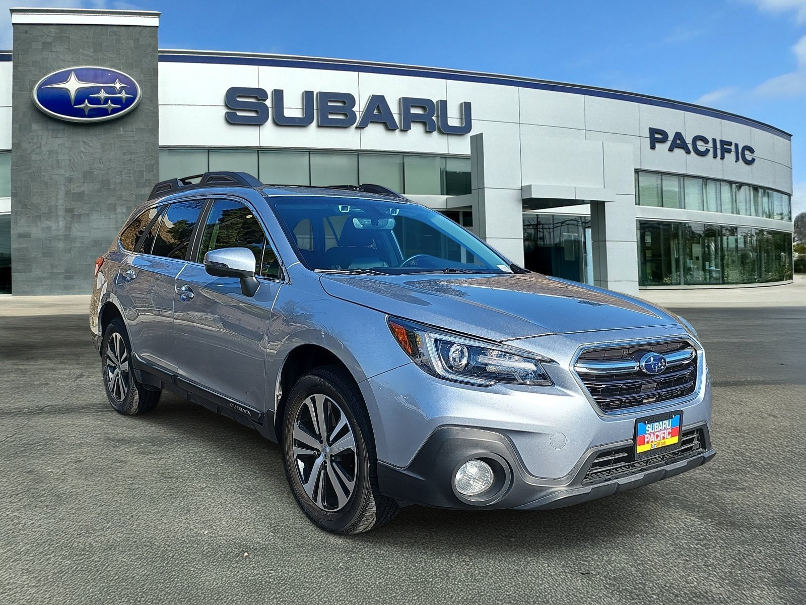 Used 2019 Subaru Outback 3.6R Limited AWD/4WD image 1