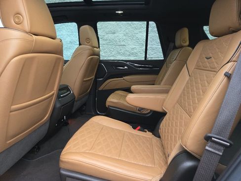 Certified 2021 Cadillac Escalade Premium Luxury AWD/4WD image 14