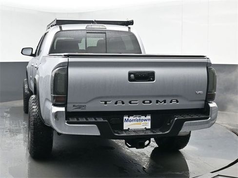 Used 2021 Toyota Tacoma TRD Off-Road image 12