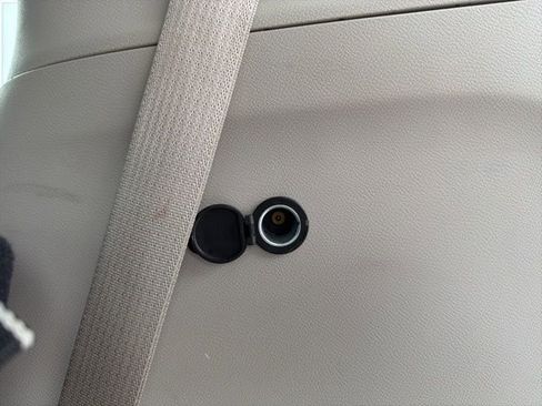 Used 2024 Chrysler Pacifica Touring-L image 9