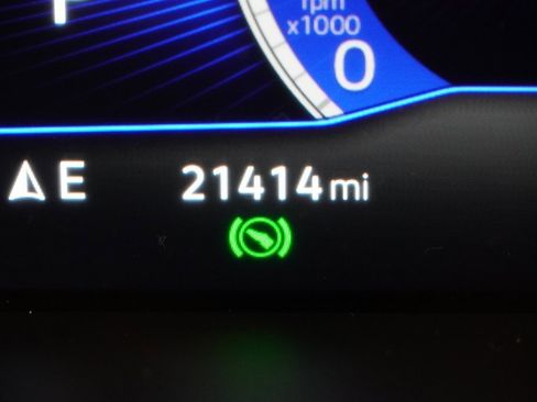 Used 2022 Volkswagen Tiguan SE image 9