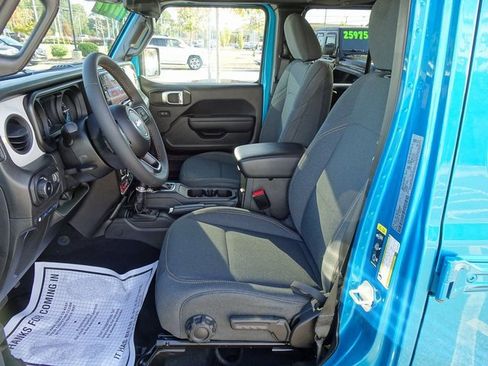 Used 2024 Jeep Wrangler Unlimited image 10