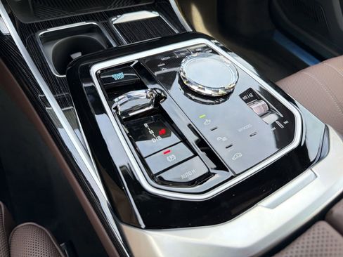 New 2026 BMW i7 xDrive60 w/ Premium Package AWD/4WD image 14