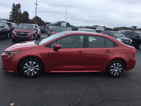 Used 2020 Toyota Corolla LE image 2