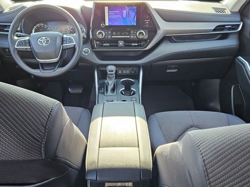 Certified 2023 Toyota Highlander L image 8