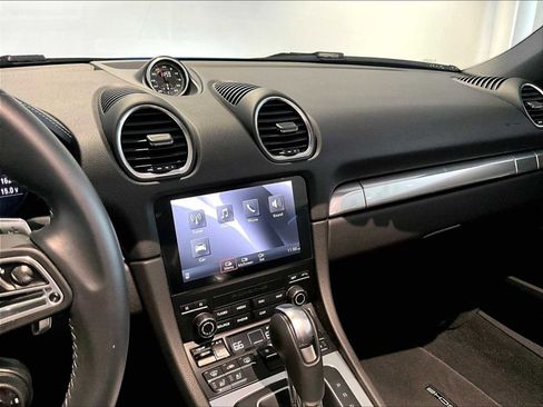 Used 2024 Porsche 718 Boxster image 19