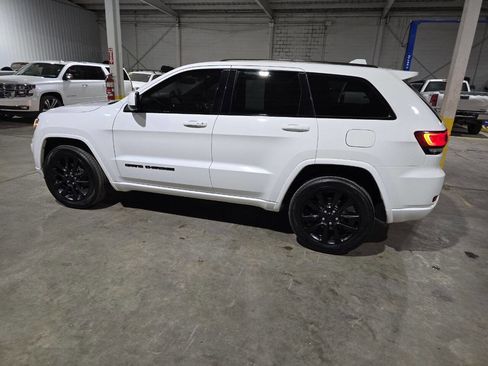 Used 2018 Jeep Grand Cherokee Altitude image 7
