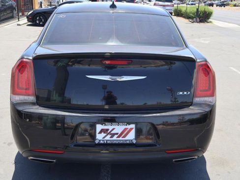 Used 2019 Chrysler 300 Touring w/ Sport Appearance Package RWD image 6