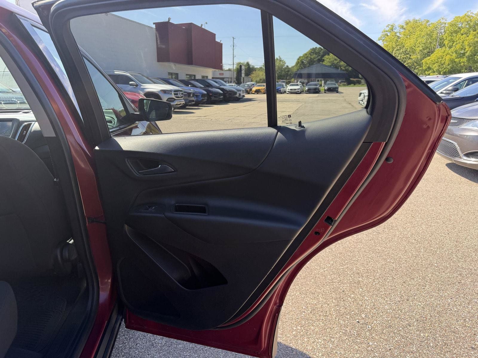 Used 2018 Chevrolet Equinox LT AWD/4WD image 23