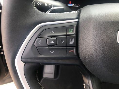 New 2025 Jeep Grand Cherokee Altitude image 18