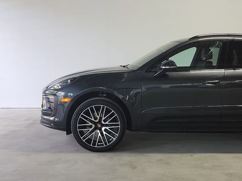 Certified 2026 Porsche Macan AWD/4WD image 6