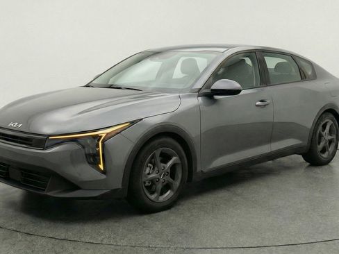 Used 2025 Kia K4 LXS image 3