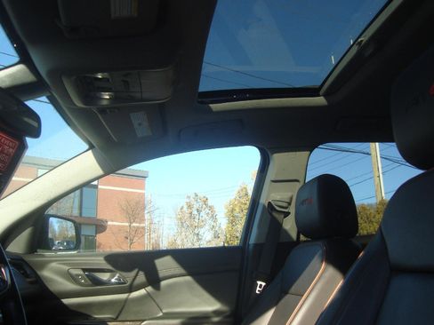 Used 2022 GMC Acadia AT4 w/ Technology Package image 14