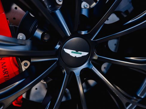 Used 2023 Aston Martin V8 Vantage Coupe RWD image 51