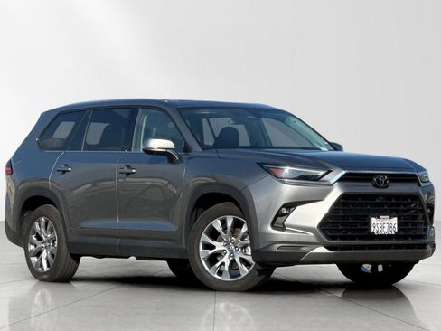 Used 2025 Toyota Grand Highlander AWD image 1