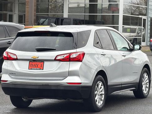 Used 2020 Chevrolet Equinox LS w/ LS Convenience Package FWD image 5