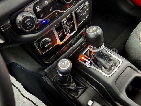 Used 2025 Jeep Wrangler Unlimited Sahara w/ Safety Group AWD/4WD image 15