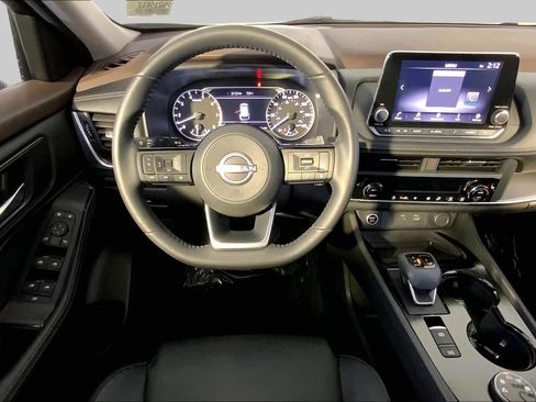 Used 2023 Nissan Rogue SV w/ SV Premium B Package AWD/4WD image 6