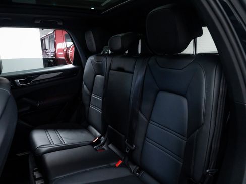 Used 2019 Porsche Cayenne Base image 21