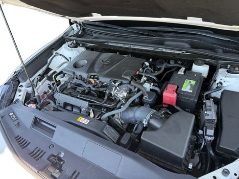 Used 2022 Toyota Camry SE FWD image 13