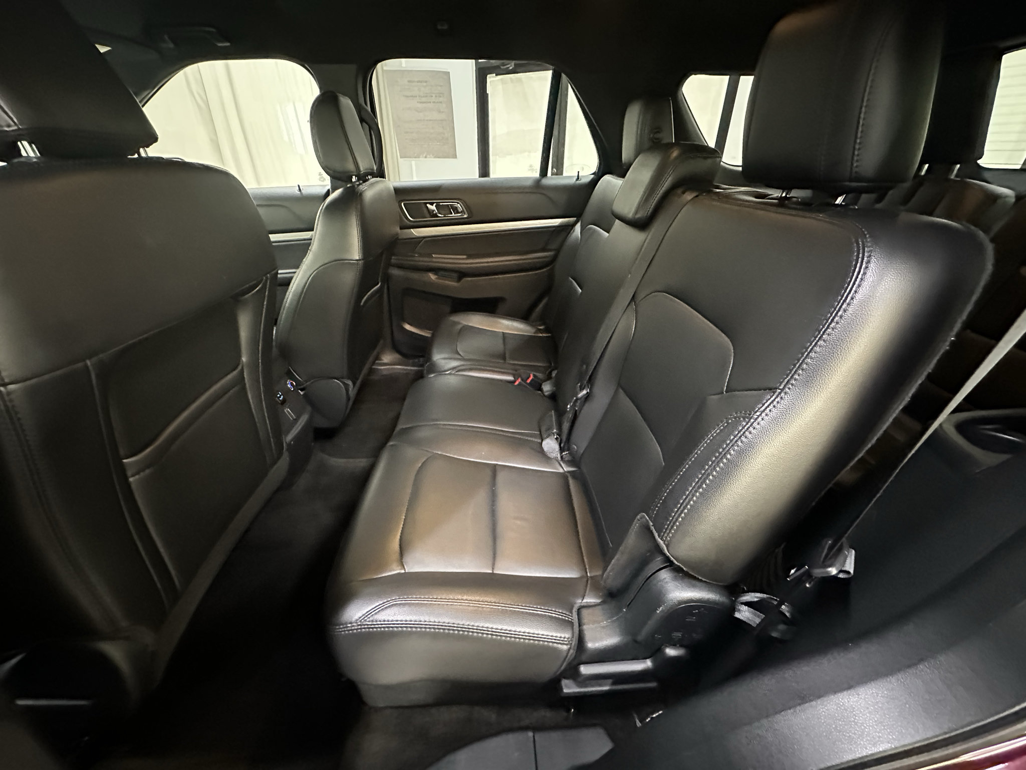 Used 2018 Ford Explorer XLT w/ Equipment Group 202A AWD/4WD image 21