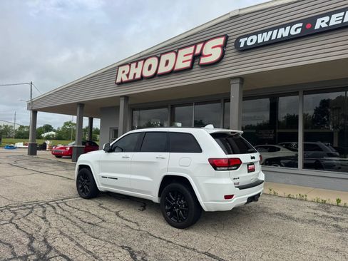 Used 2021 Jeep Grand Cherokee Laredo X AWD/4WD image 3