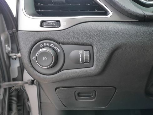 Used 2019 Jeep Cherokee Latitude w/ Popular Appearance Group AWD/4WD image 23