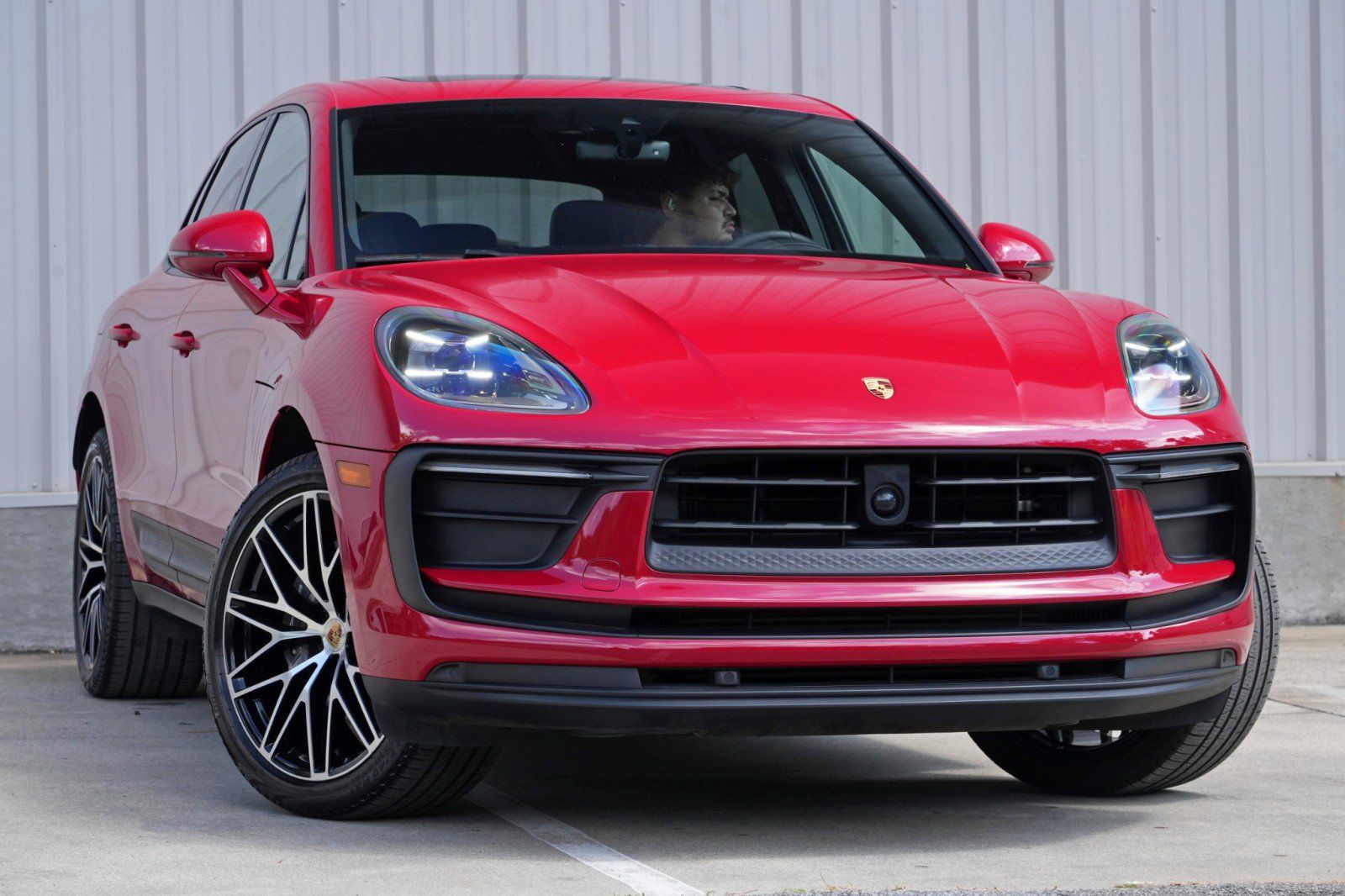 Used 2024 Porsche Macan AWD/4WD image 4