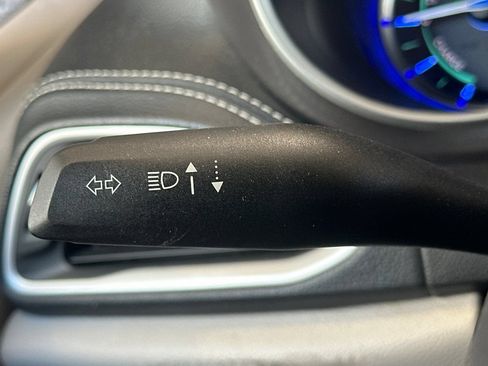 Used 2024 Chrysler Pacifica Limited FWD image 36