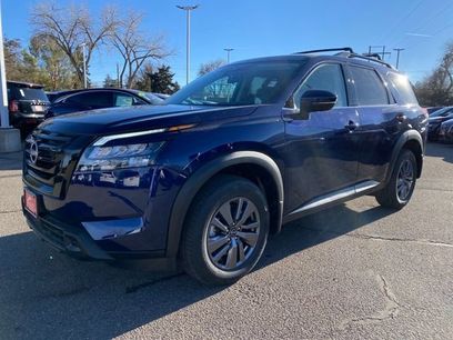 New 2025 Nissan Pathfinder SV w/ Black Appearance Package