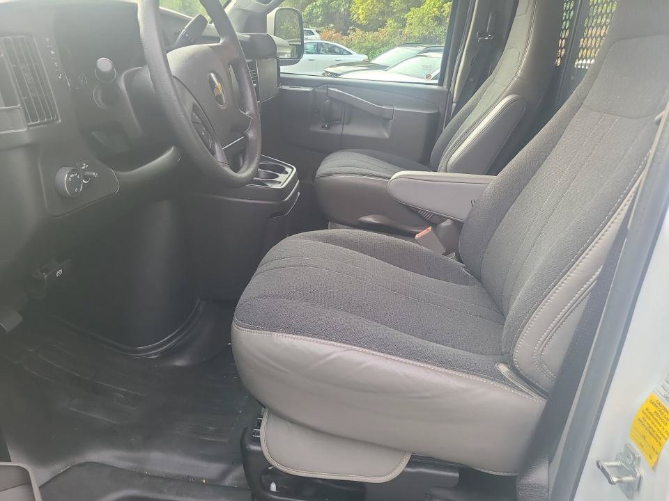 Used 2025 Chevrolet Express 2500 w/ Driver Convenience Package RWD image 30