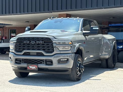 Used 2026 RAM 3500 Limited AWD/4WD image 3