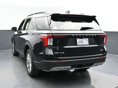 Used 2025 Ford Explorer Active w/ Active Comfort Package image 5